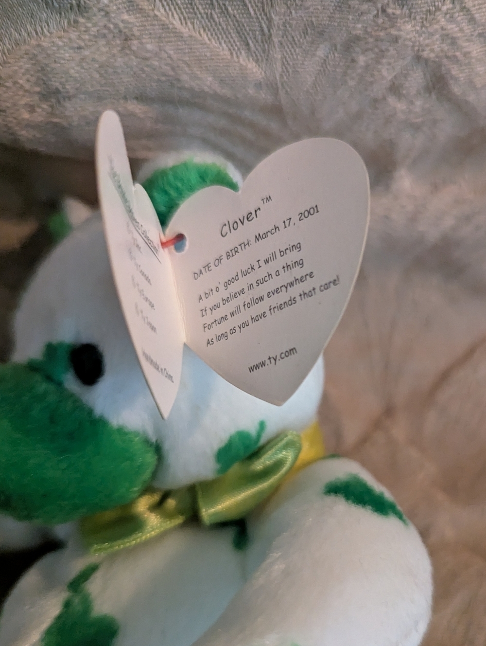 Ty Beanie Baby āCloverā Bear š Retired White Bear w/ Green Clovers Plush - Picture 9 of 9